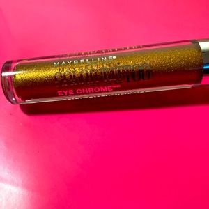 Maybelline eye chrome color tattoo eyeshadow in bronze sheen.